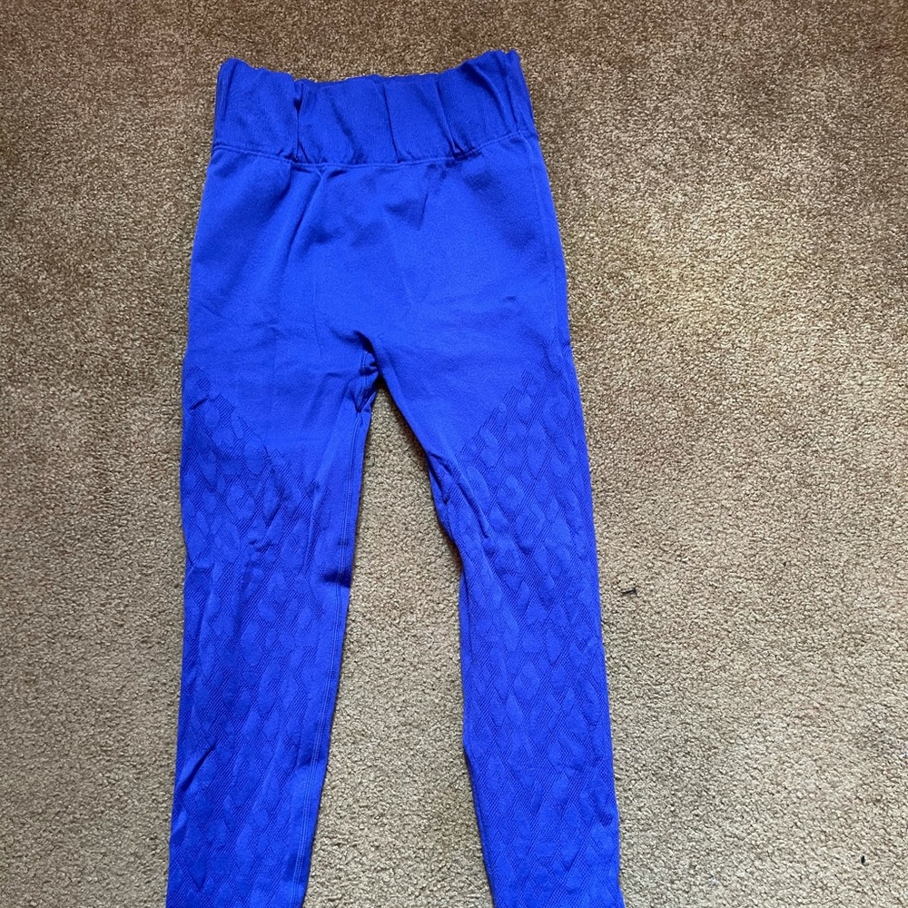 Fabletics Mid-Rise Sculptknit Leopard 7/8 legging